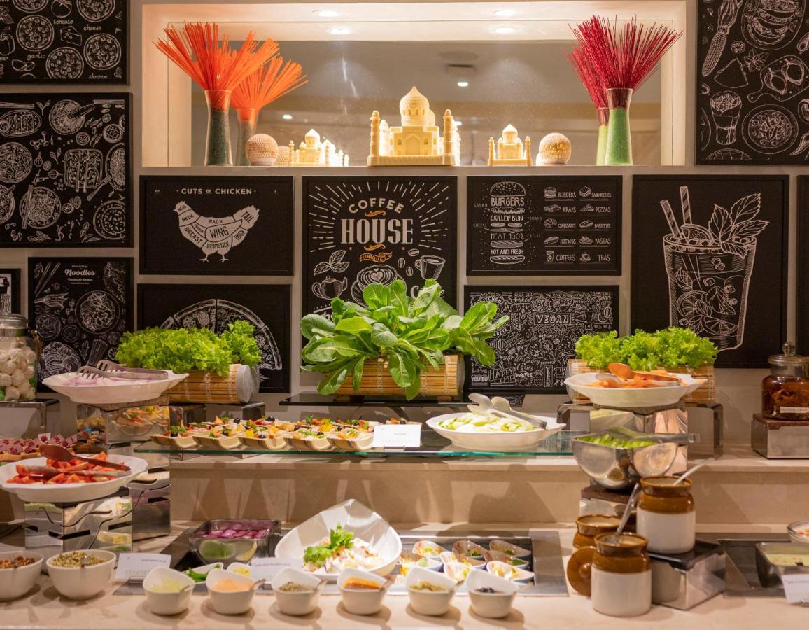 Holiday Inn Agra Mg Road An Ihg Hotel Luaran gambar A salad bar